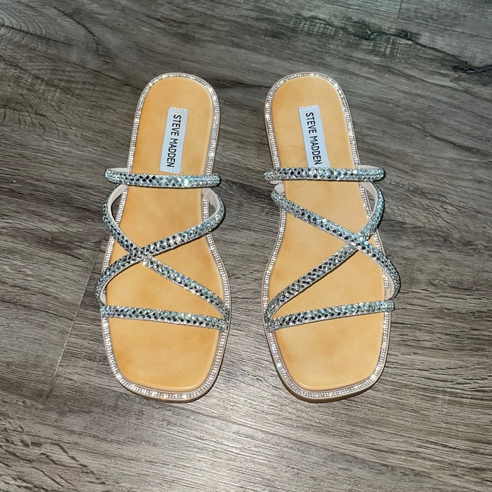 Bling SM sandals size 7. Never worn out.